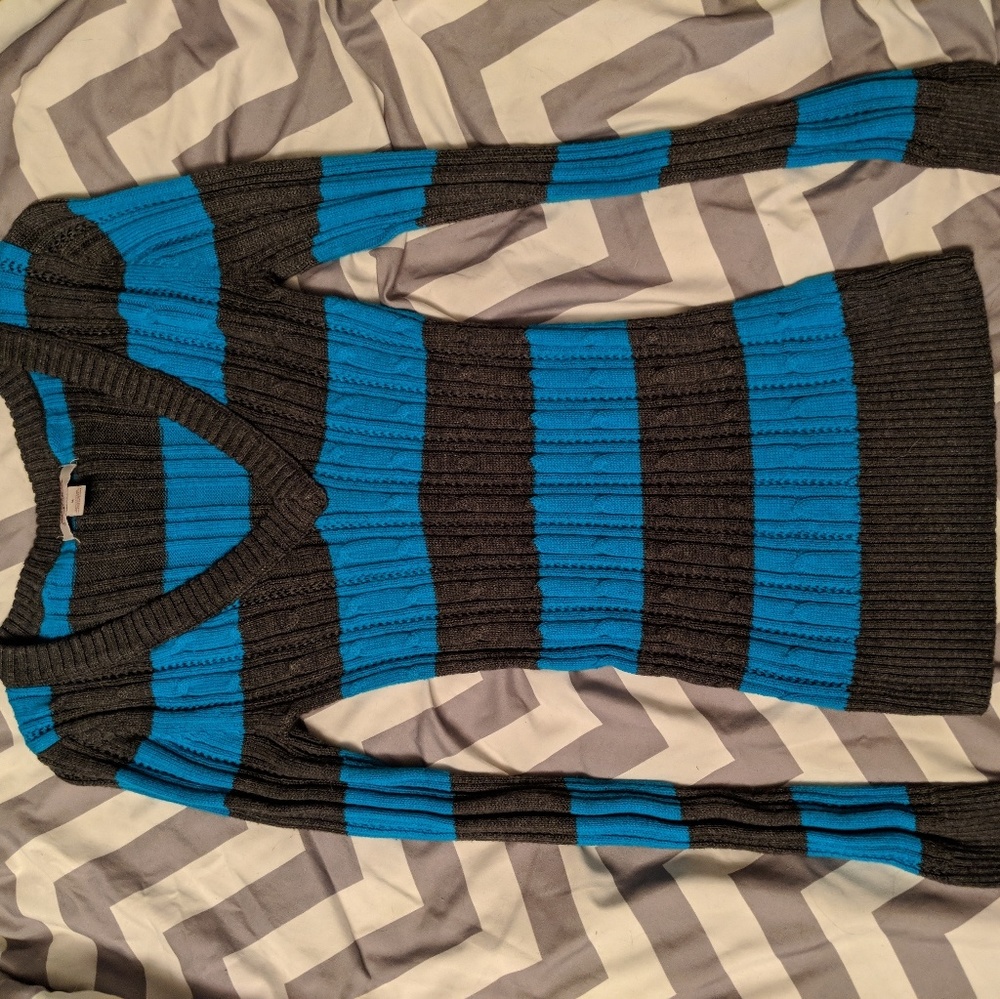 Arizona jeans cabled stripe v neck sweater medium